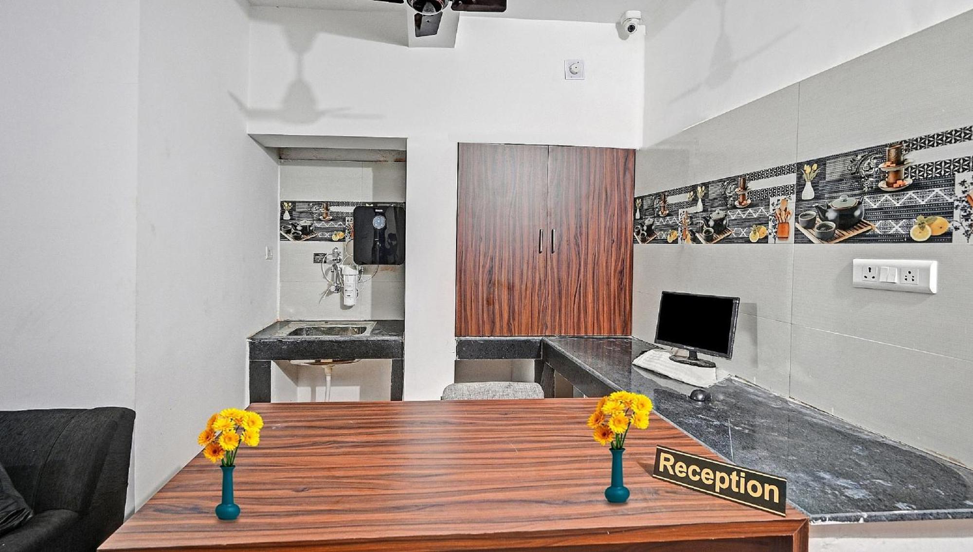 Capital O Madison Blue Hotel Bhubaneswar Exterior foto